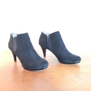 Bandolino velvety booties